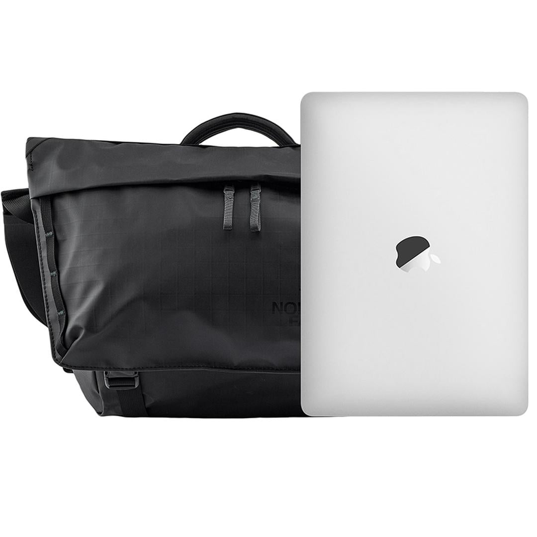 BASE CAMP VOYAGER MESSENGER BAG THE NORTH FACE